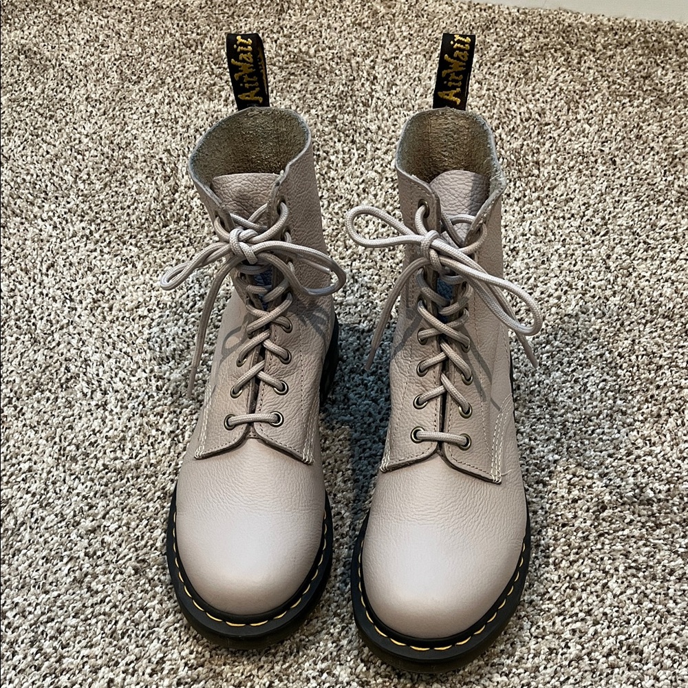 Dr. Martens 1460 Pascal Virginia Lace up vintage taupe Combat Boots - Picture 2 of 9